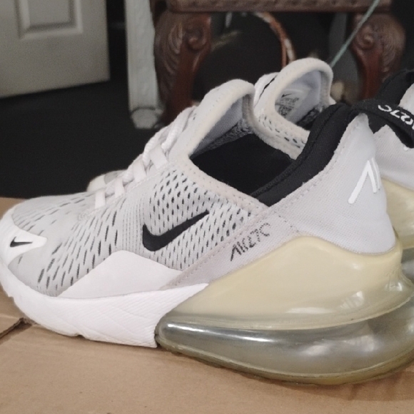 Nike Air Max 270 - Picture 1 of 9